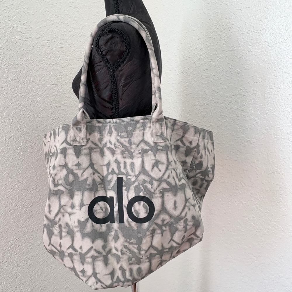 Alo Yoga Shopper Tote Tie Dye Logo Canvas Bag, Womens OS Gray White - Picture 8 of 10